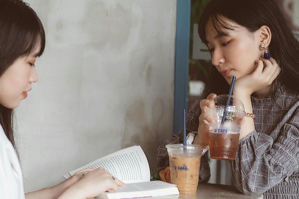 How do seasonal trends influence fashion decisions among uk women?